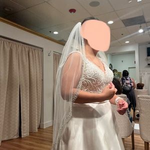 Brand new. Size 14/16.Can be altered. I will not be using the dress anymore.